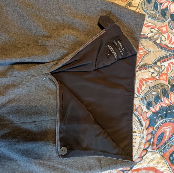 RW & Co knee length pencil skirt - Picture 3 of 4